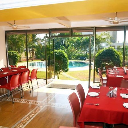 Sapphire Hotel Lonavala Buitenkant foto