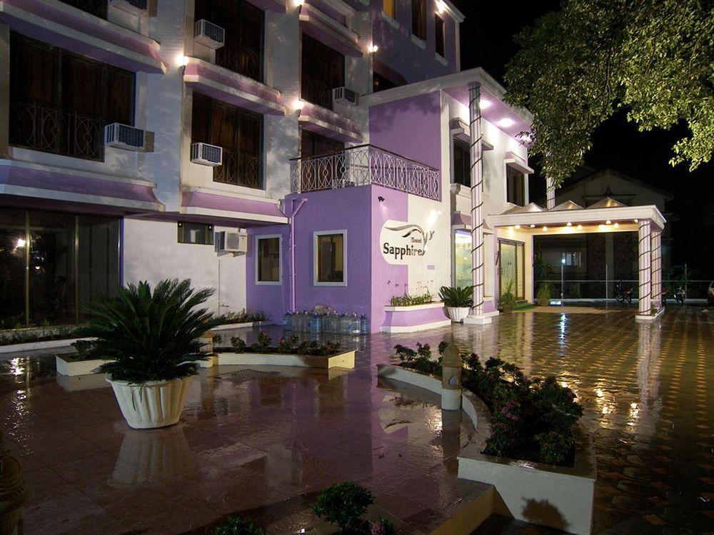 Sapphire Hotel Lonavala Buitenkant foto