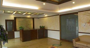 Sapphire Hotel Lonavala Buitenkant foto