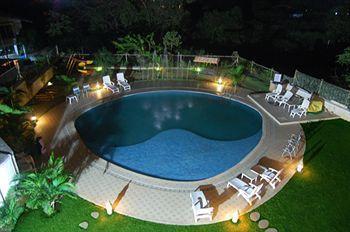 Sapphire Hotel Lonavala Buitenkant foto