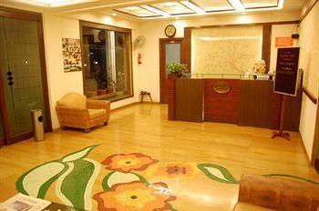 Sapphire Hotel Lonavala Buitenkant foto